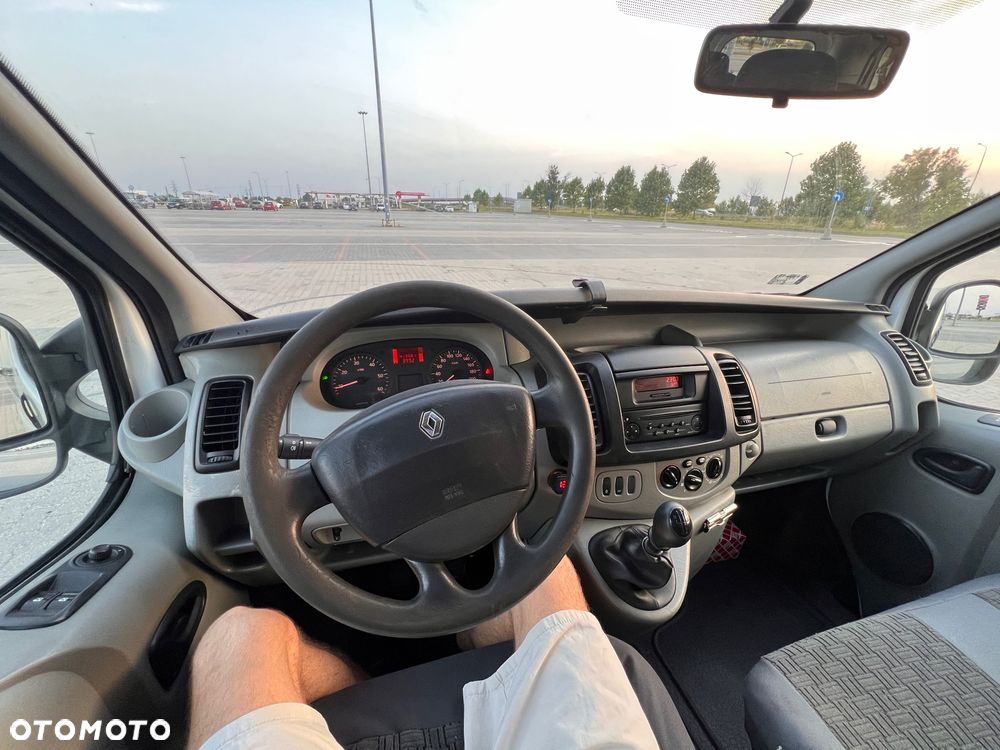 Renault Trafic Passenger - 12