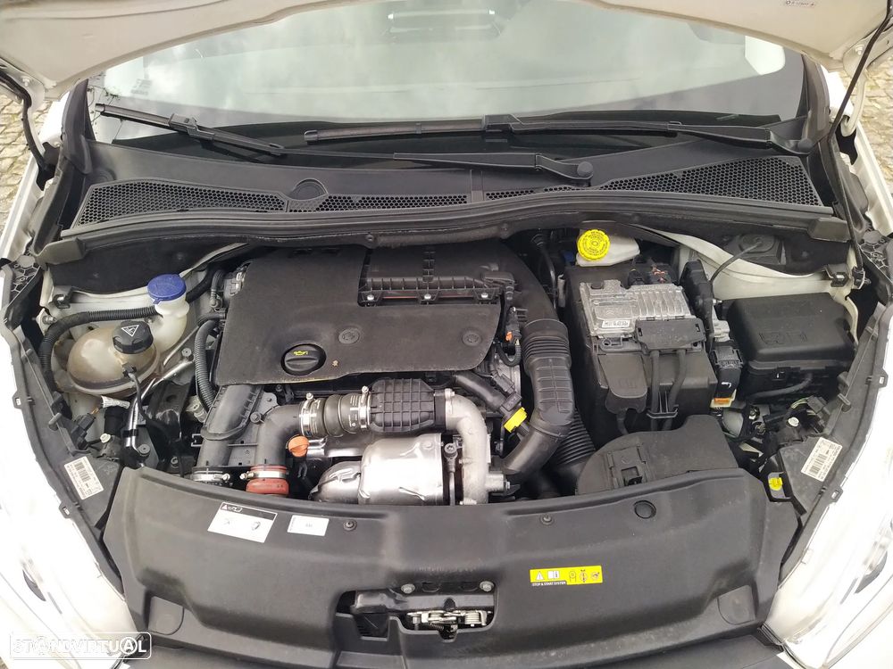 Peugeot 208 1.6 BlueHDi GT Line - 30