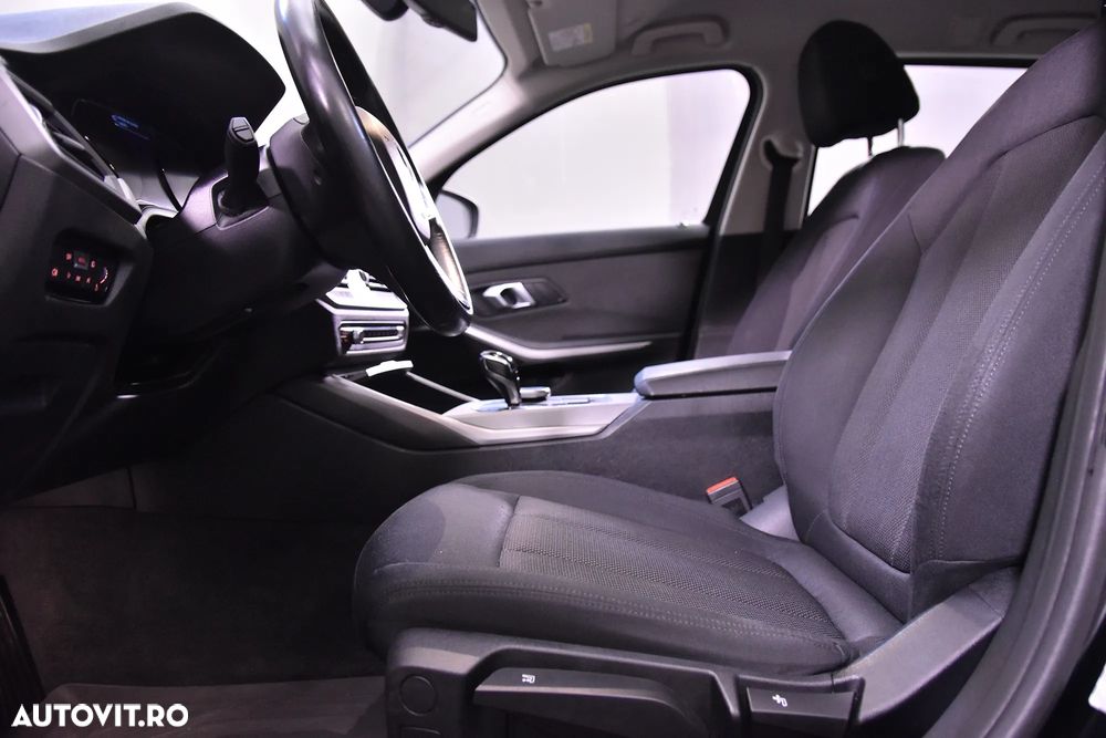 BMW Seria 3 320d Touring Aut. - 24