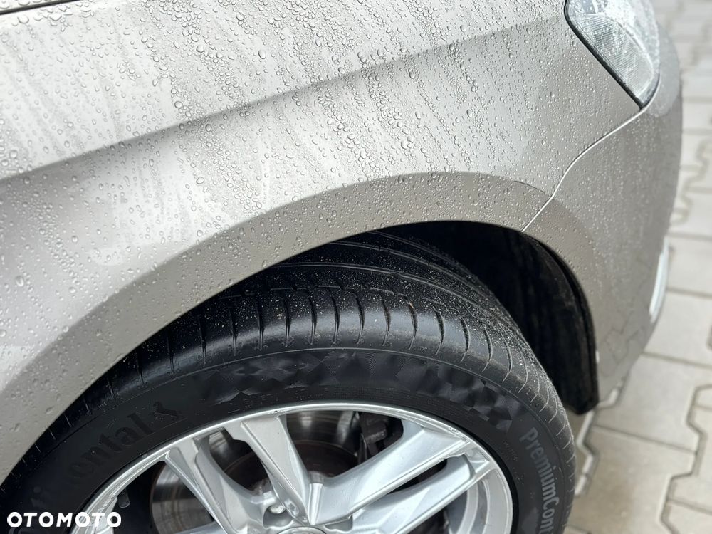 Volkswagen Passat - 12