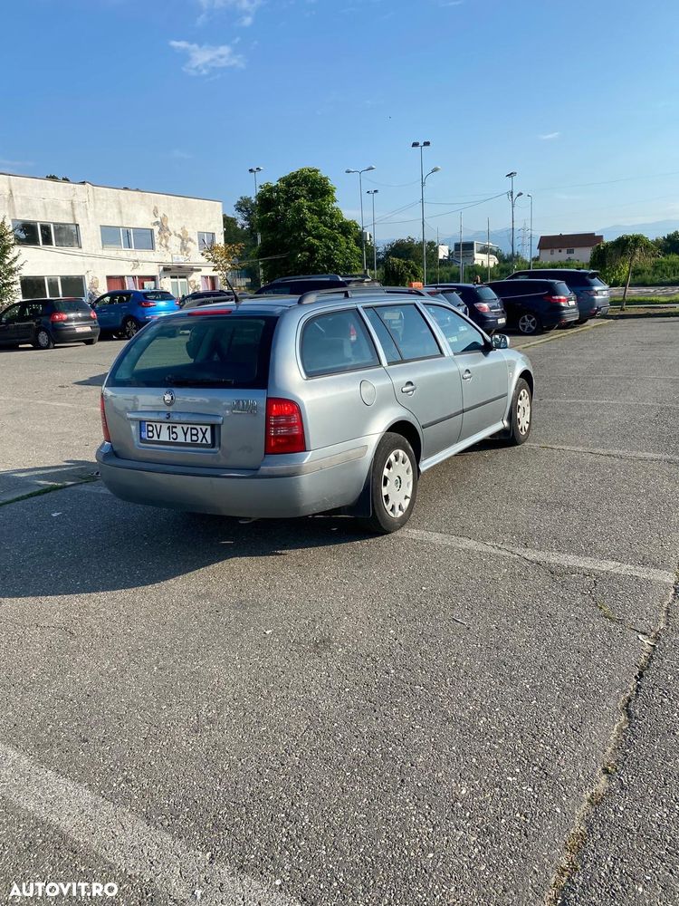 Skoda Octavia Combi 1.6 Ambiente - 2