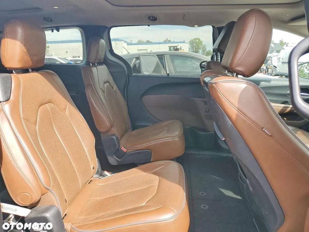 Chrysler Pacifica - 10