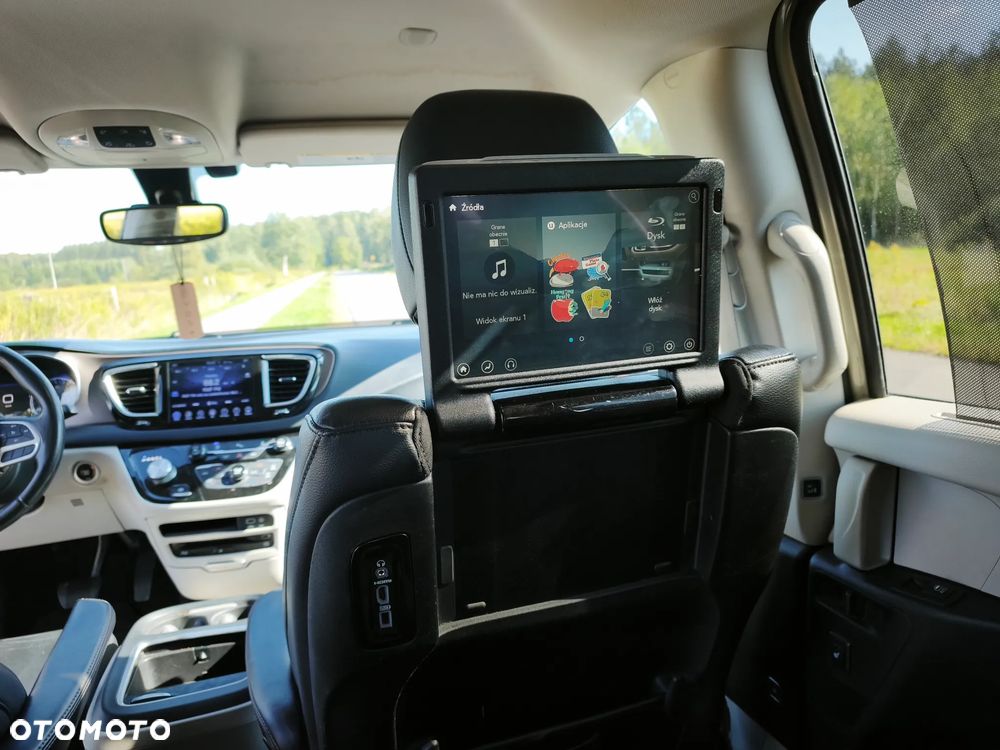 Chrysler Pacifica - 31