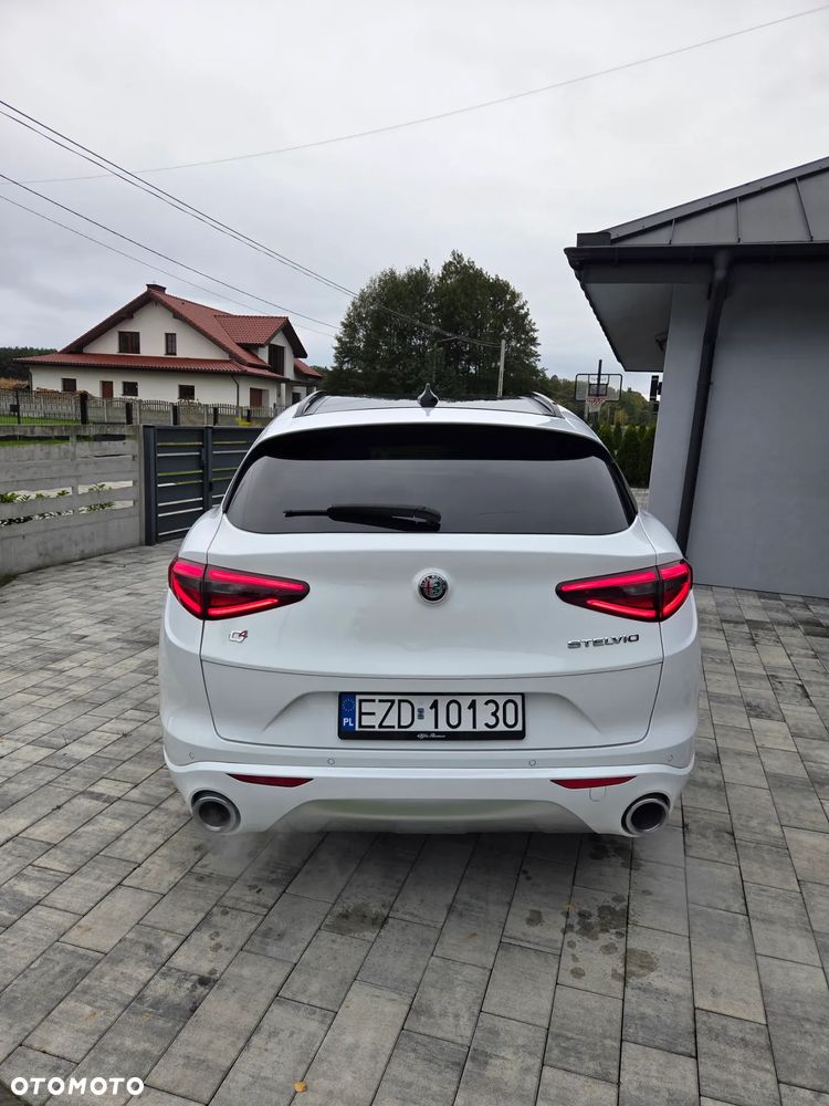 Alfa Romeo Stelvio 2.0 Turbo Veloce TI Q4 - 9