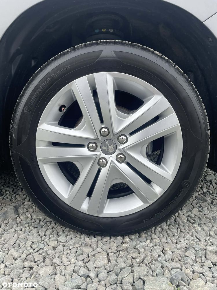 Peugeot 2008 1.2 Pure Tech Allure S&S - 31