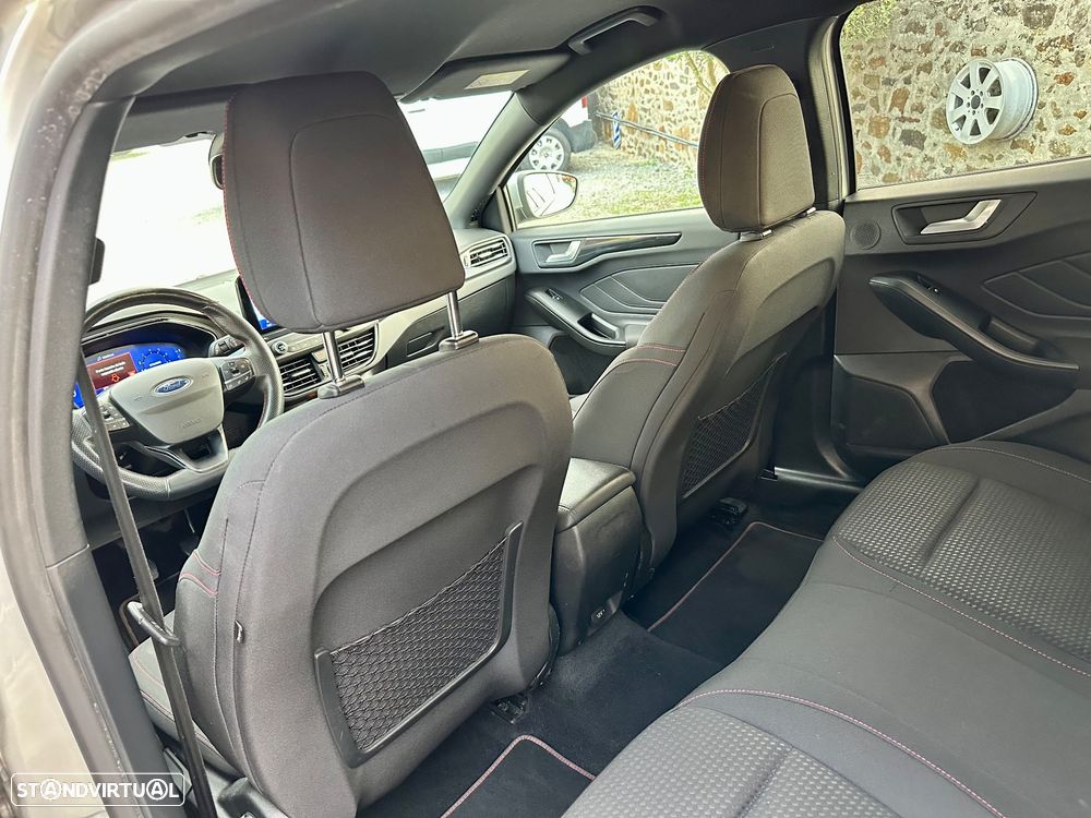 Ford Focus SW 1.0 EcoBoost Hybrid ST-LINE X - 48