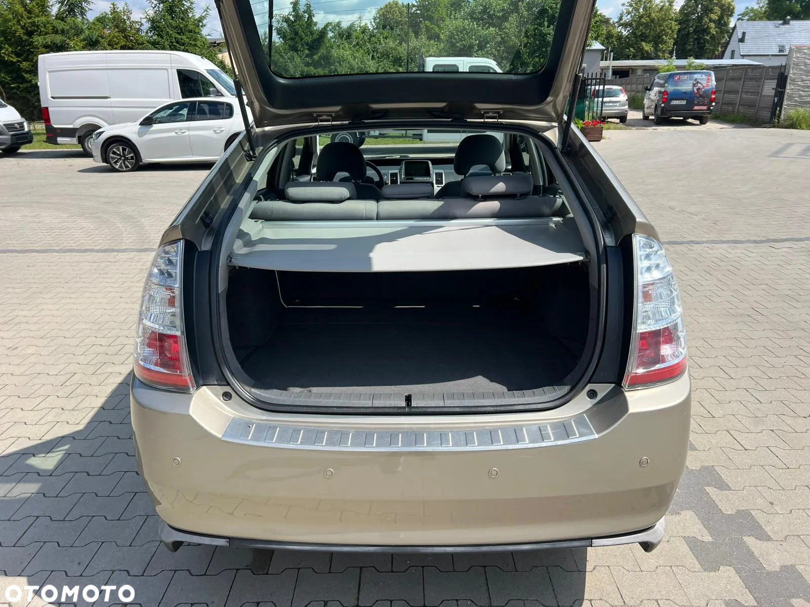 Toyota Prius (Hybrid) - 9