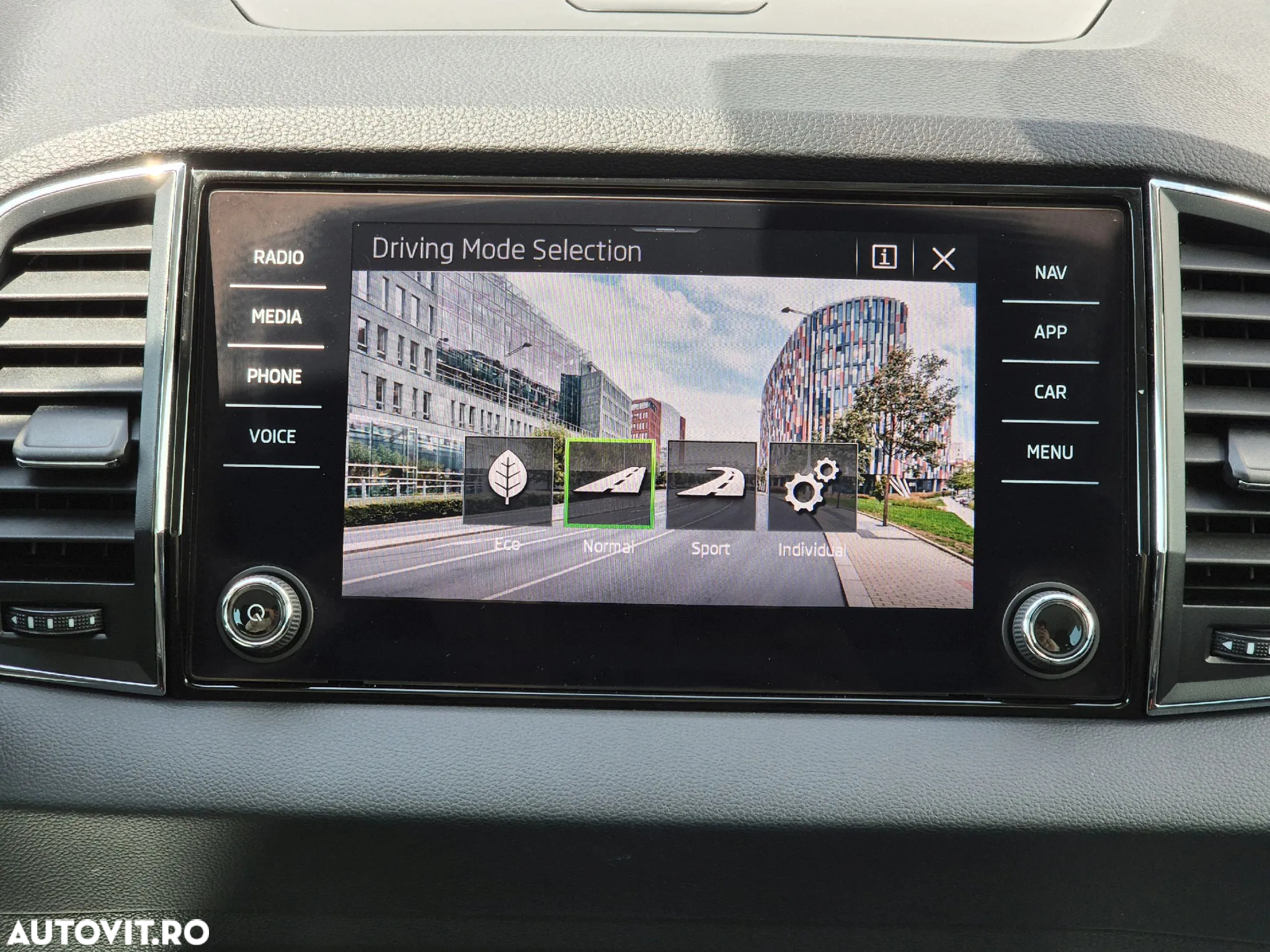 Skoda Karoq 1.5 TSI DSG Style - 22