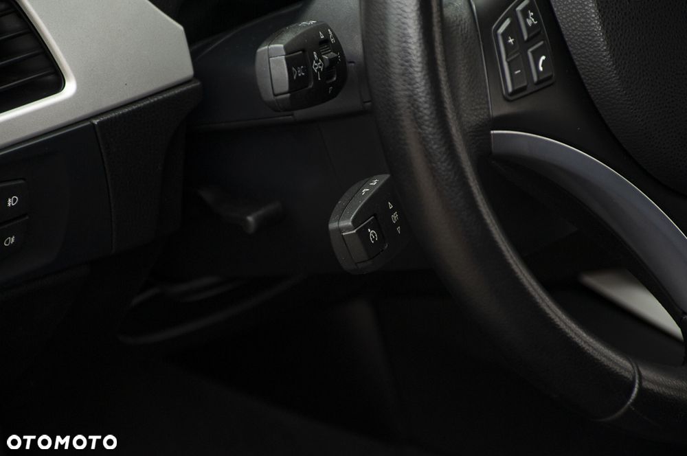 BMW Seria 3 318i - 23