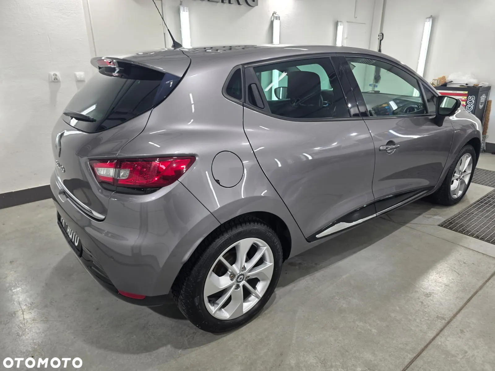 Renault Clio 1.2 16V 75 LIMITED - 40