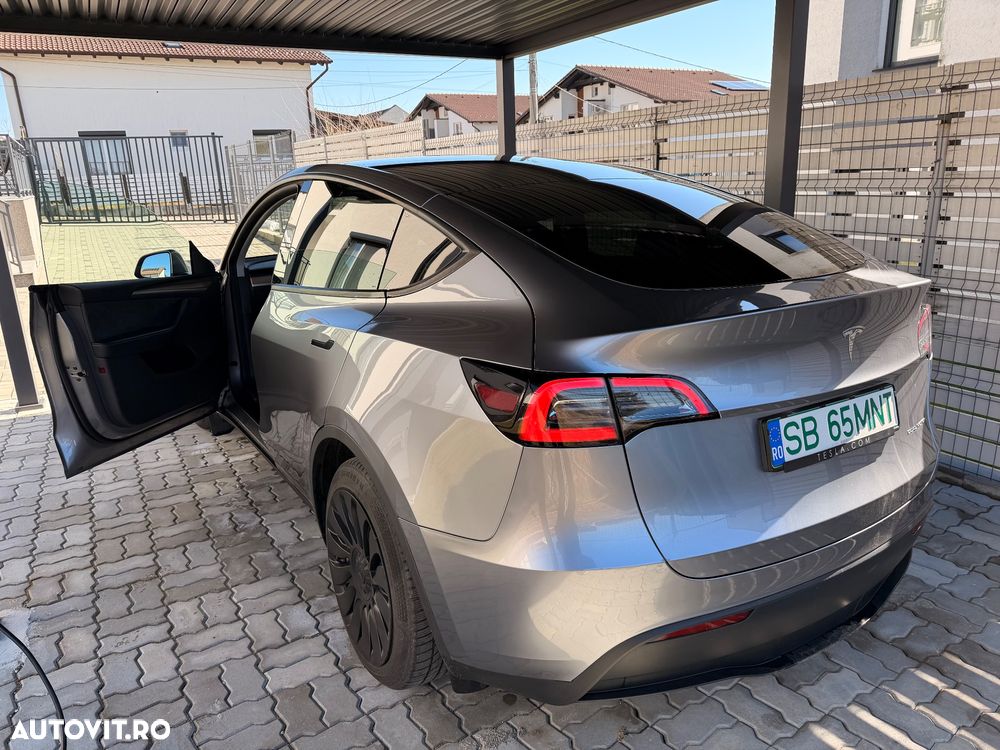 Tesla Model Y - 5
