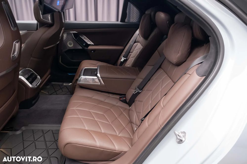 BMW Seria 7 - 34