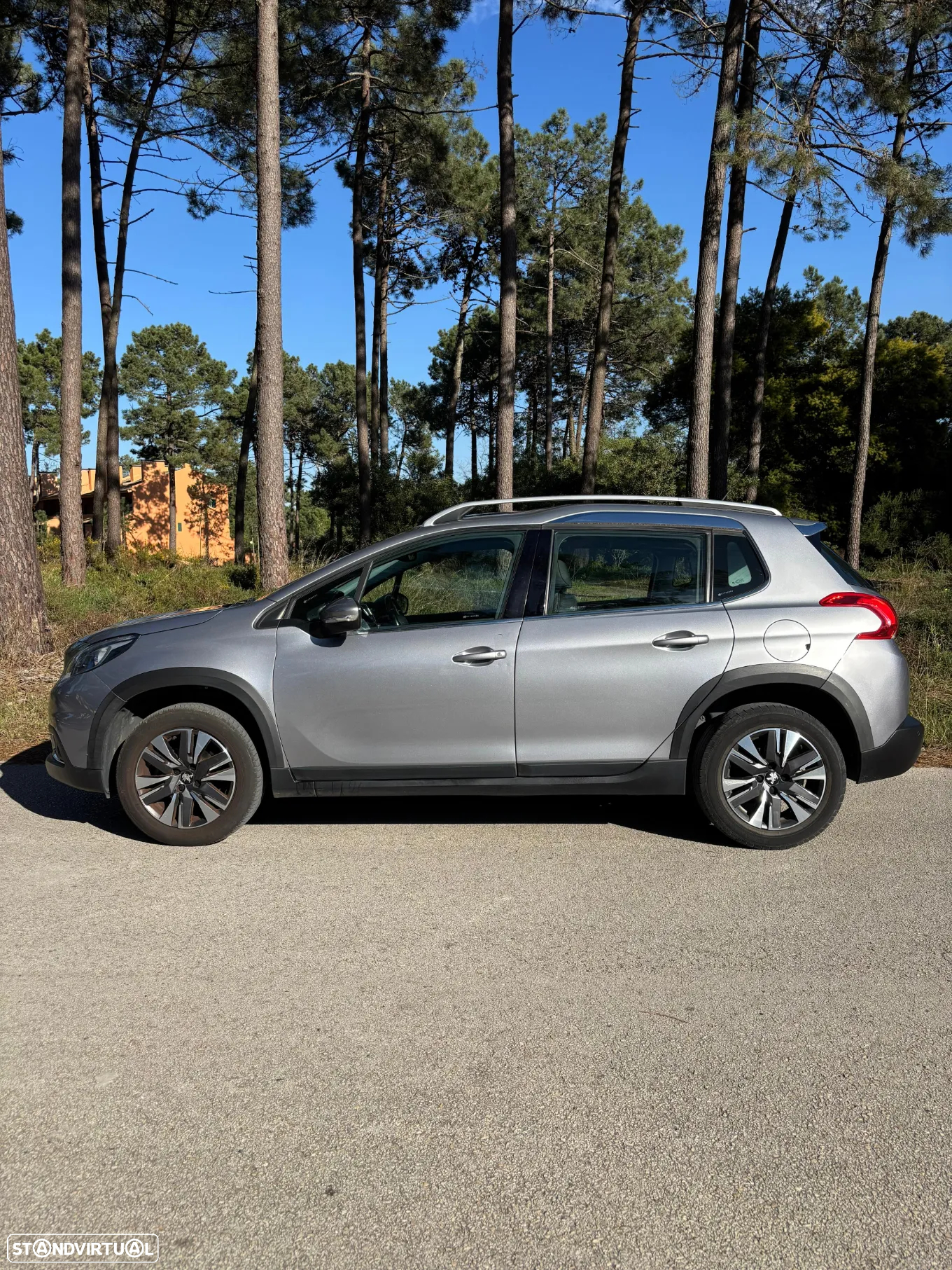 Peugeot 2008 1.2 PureTech Allure EAT6 - 3
