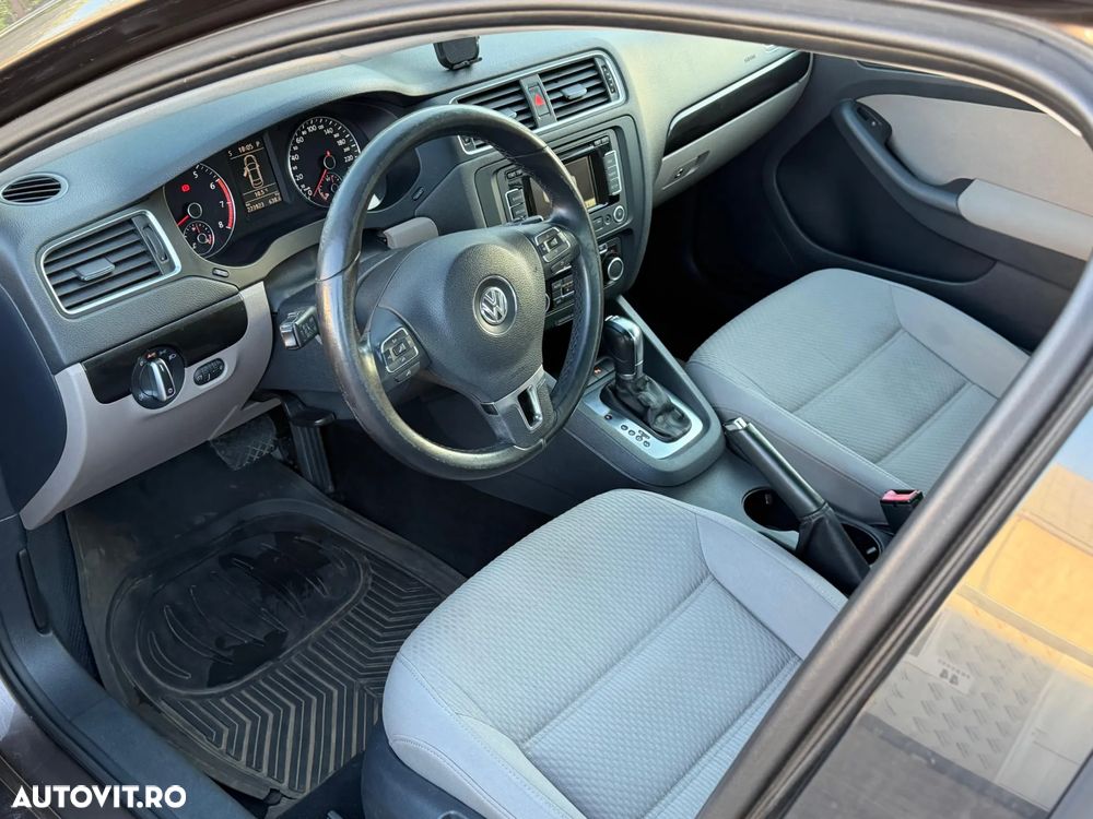 Volkswagen Jetta - 9