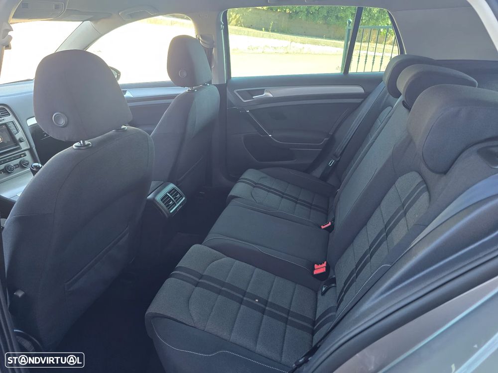 VW Golf 1.6 TDI BlueMotion Lounge - 24