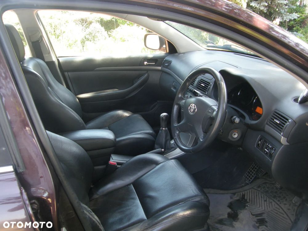 Toyota Avensis 2.0 VVT-i Executive - 5