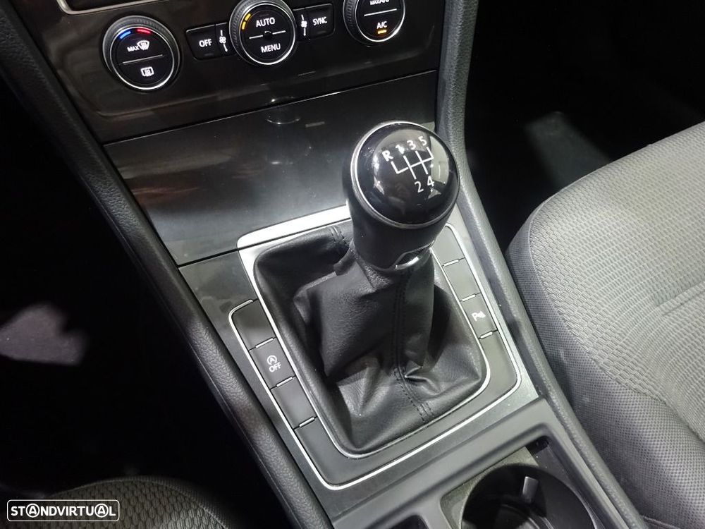 VW Golf Variant 1.6 TDi Confortline - 29