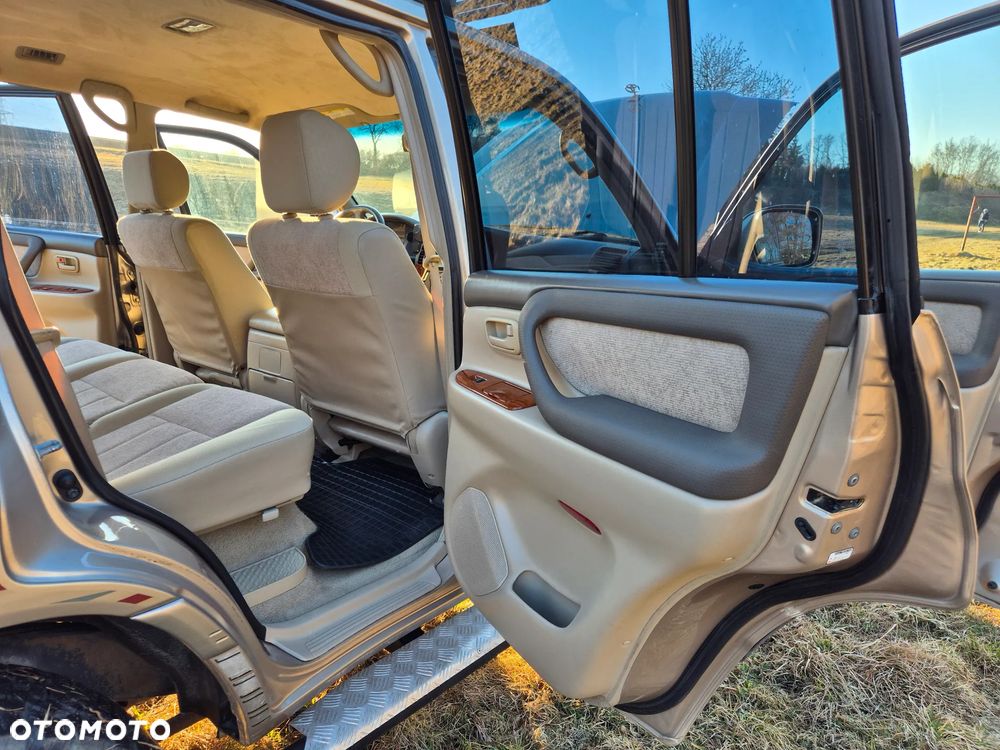 Toyota Land Cruiser - 19