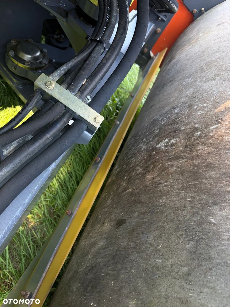 Hamm H 7i Walec Terenowo Drogowy Guma Stal. 6,5 tony 8ton. Import Norwegia 2017 rok. 1600 mtg. silnik KUBOTA 4cyl. Maszyna nie różni się od Nowej z salonu! Klimatyzacja wentylacja. Serwisy w Dekra AKTUALNE. Zero zniszczeń IGŁA !! Gotowy do długiej pracy. Po dużych serwisach eksploatacyjnych w Norwegii. Walec z Upadłości od pierwszego właściciela. Jego historia od nowosci to jedna inwestycja miejska! Jedyna taka okazja! Szerokość 168cm. Bardzo mały walec a moc Potężna! Full Wypas Wersja Norweska. Opony piękny stan. Ani deka luzów i wycieków. OKAZJA - 29