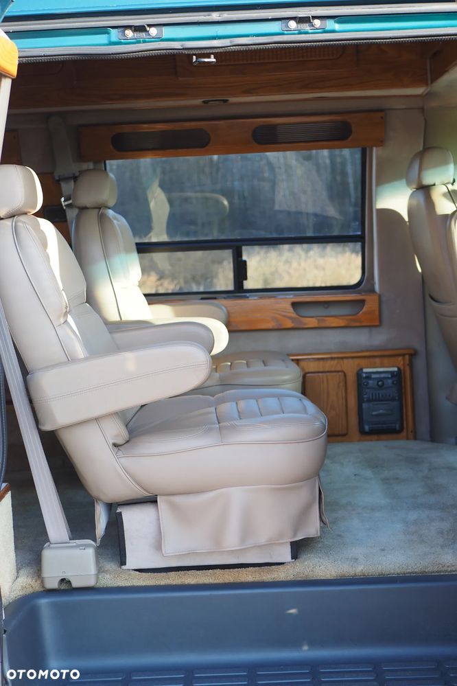 Chevrolet Express - 27