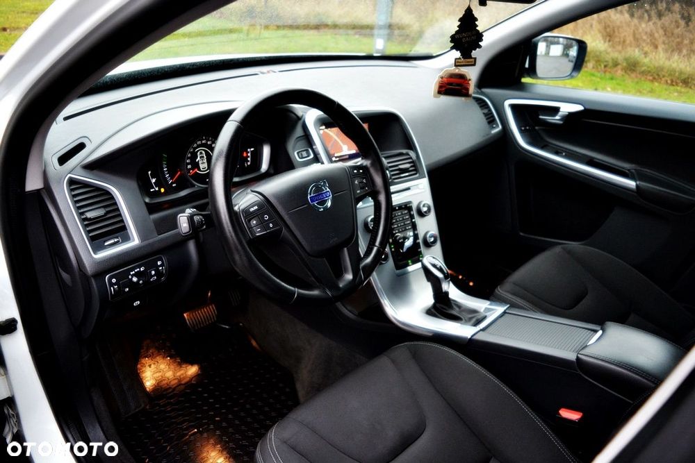 Volvo XC 60 D3 Drive-E Kinetic - 11