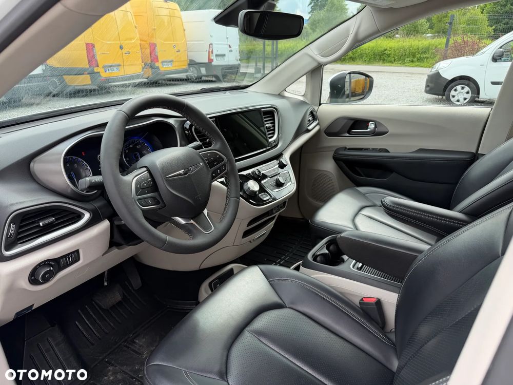 Chrysler Pacifica - 9