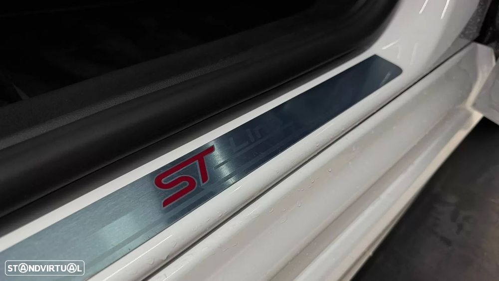 Ford Focus 1.0 EcoBoost MHEV ST-Line - 32