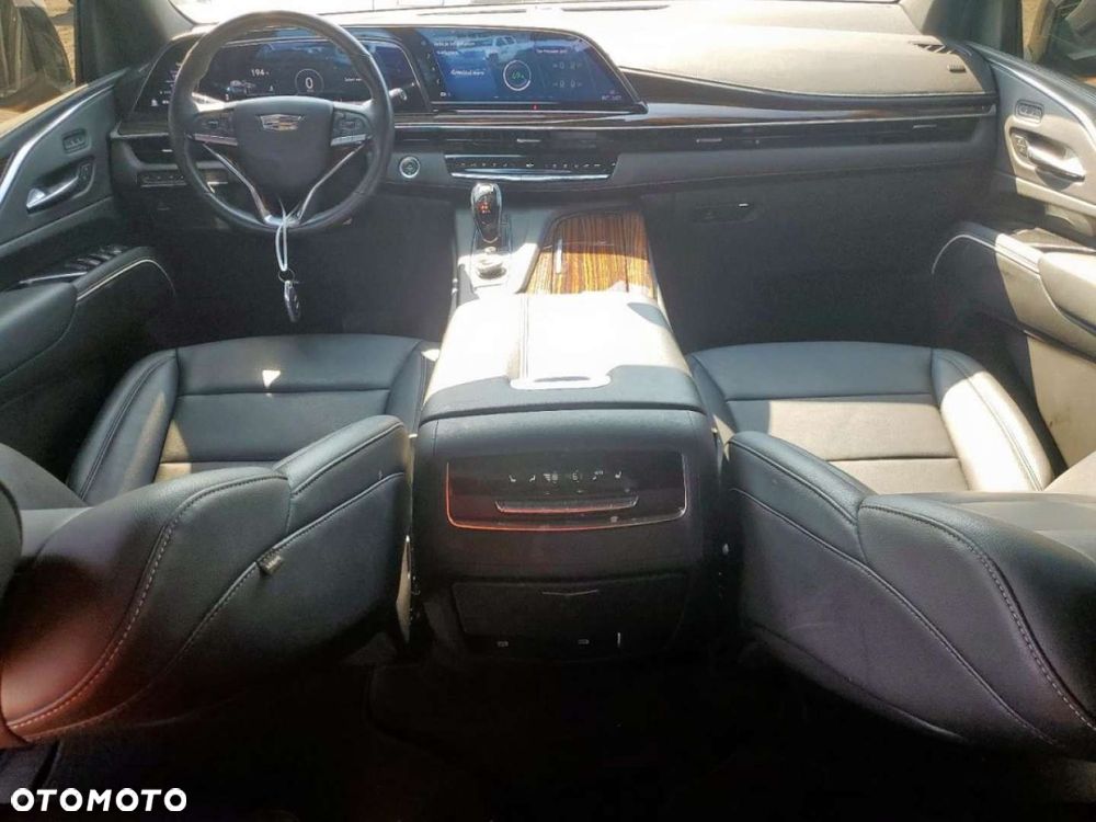 Cadillac Escalade - 8