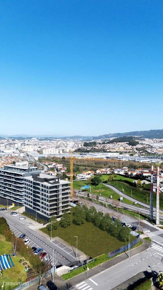 Apartamento em Ferreiros, Varanda com Churrasqueira - Grande imagem: 2/8