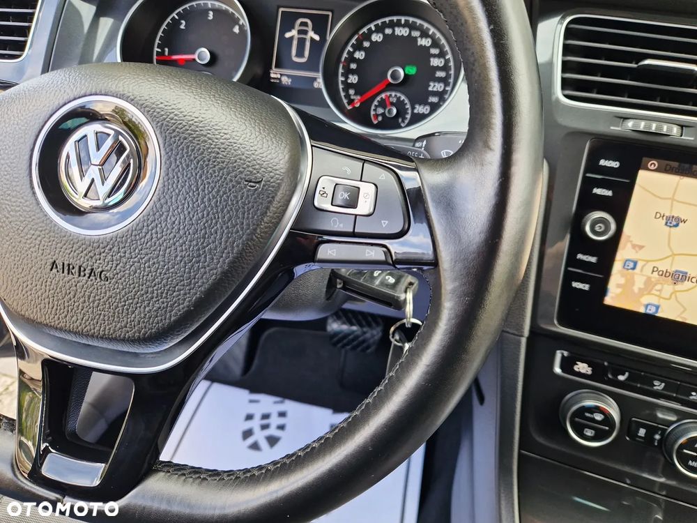 Volkswagen Golf - 32
