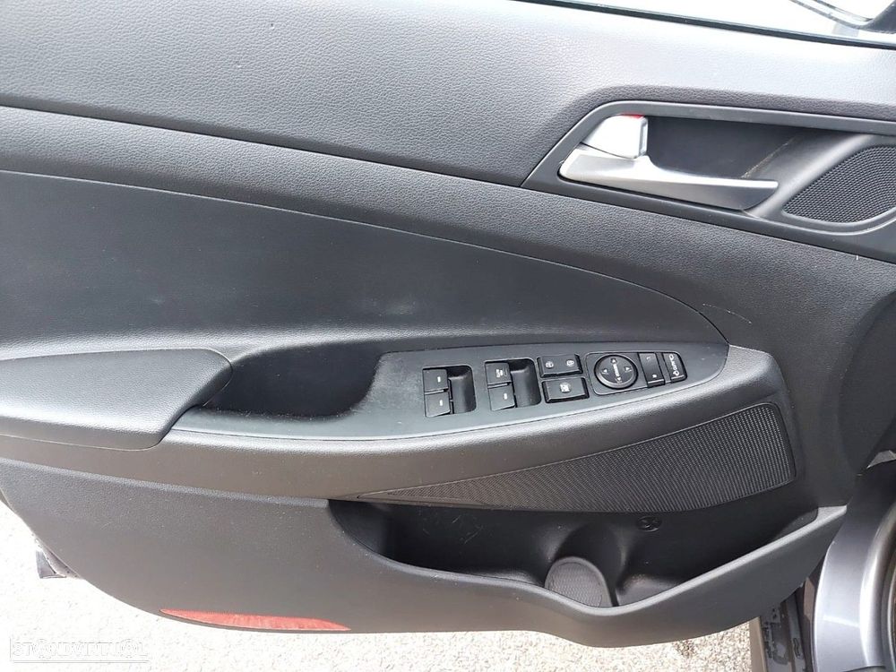 Hyundai Tucson 1.7 CRDi Executive - 29