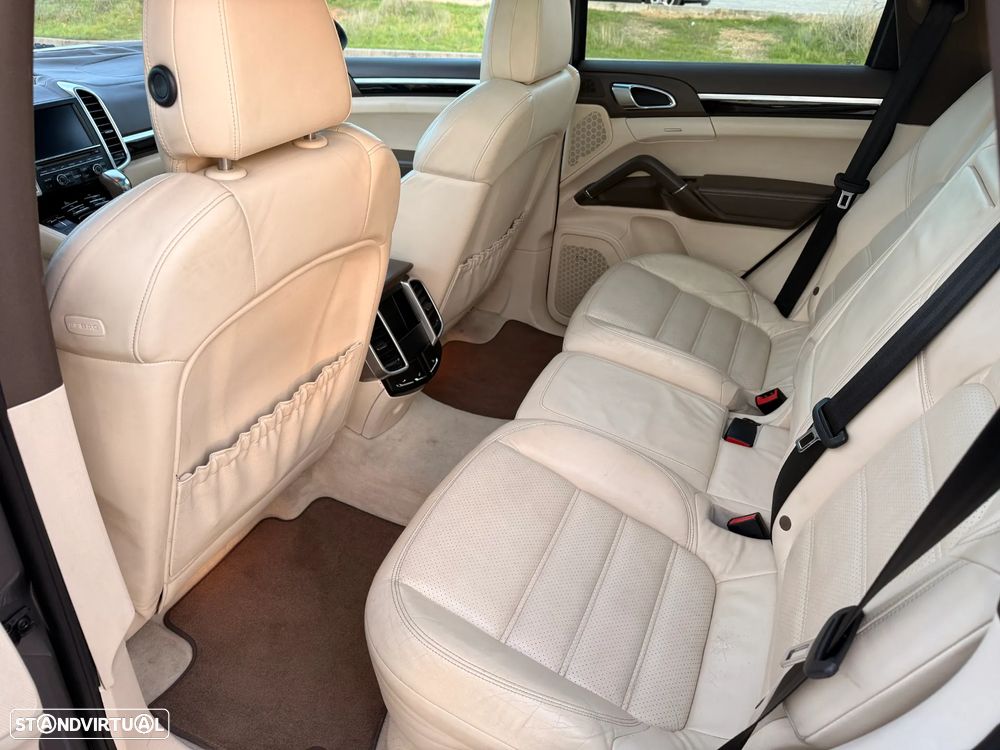 Porsche Cayenne S - 8