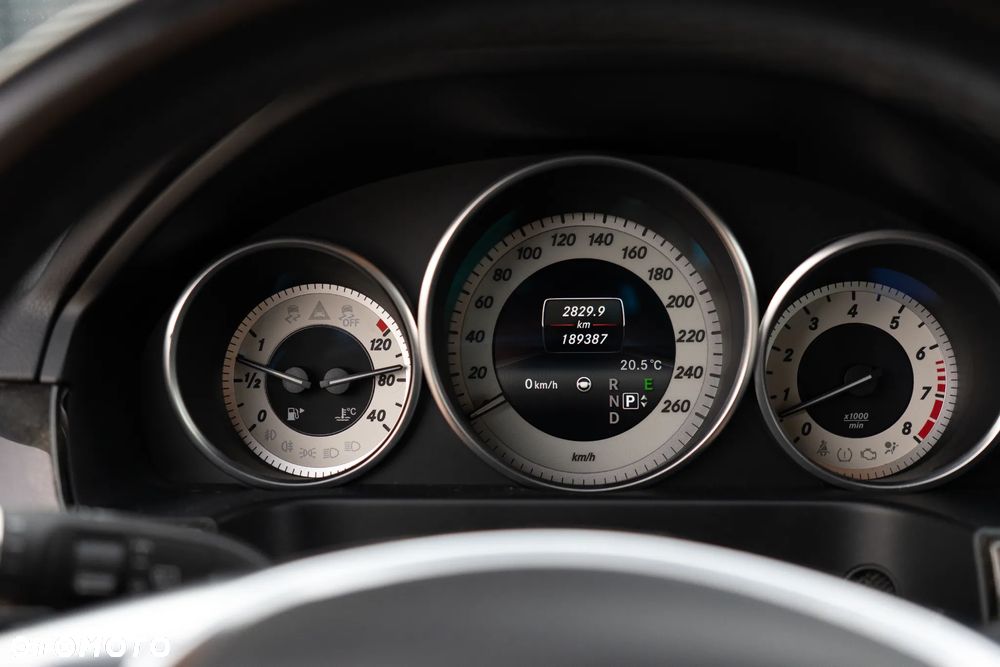 Mercedes-Benz Klasa E - 24