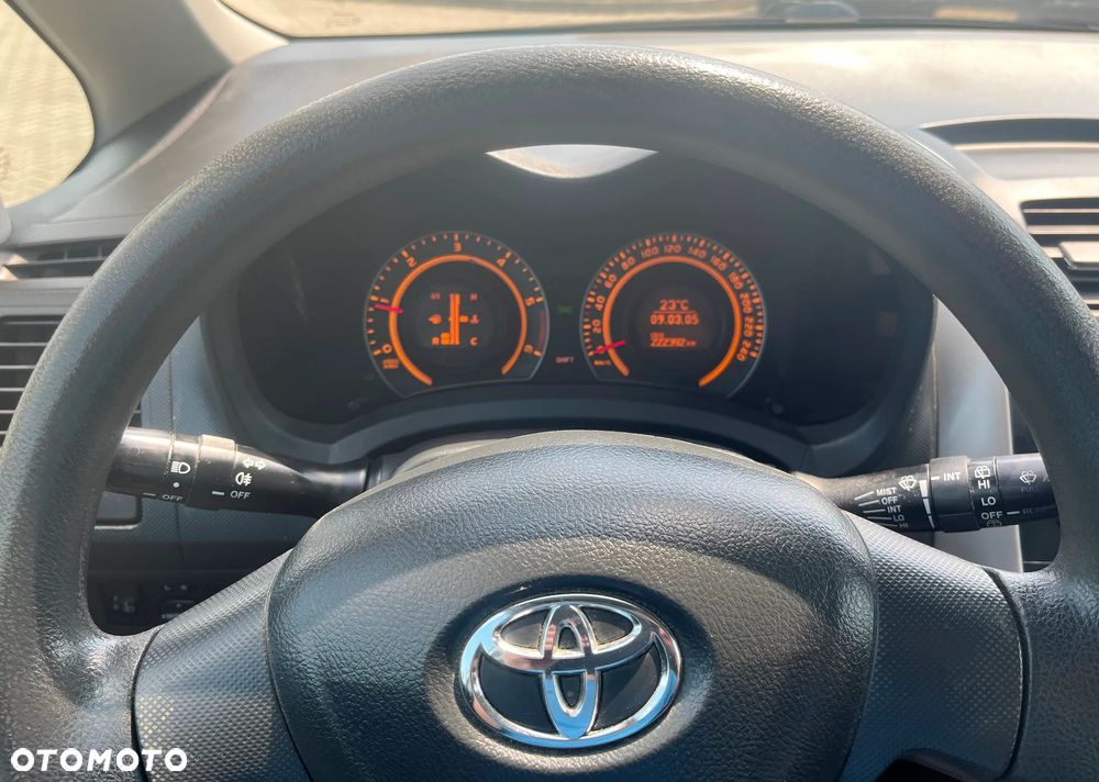 Toyota Auris 1.4 D-4D Terra - 11
