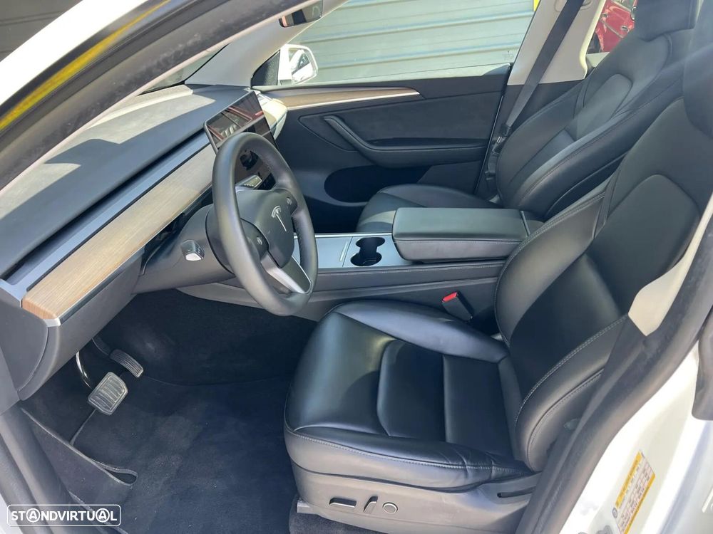 Tesla Model Y — fotografia 12