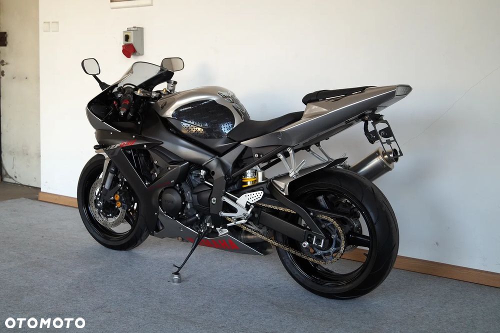 Yamaha R1 - 9