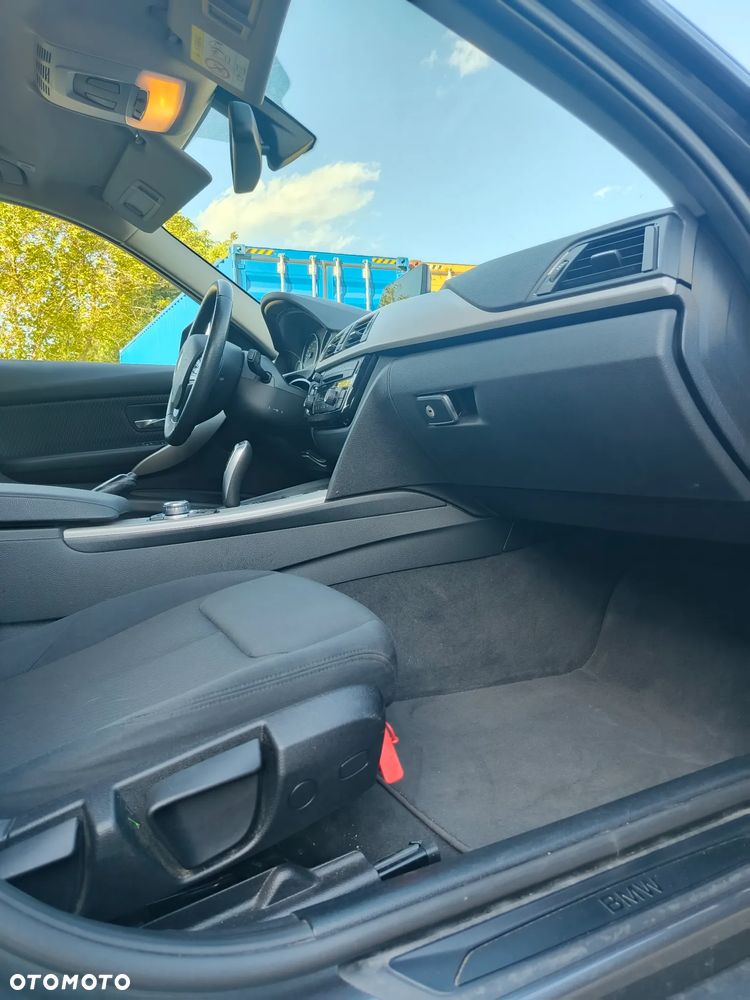 BMW Seria 3 318d - 28