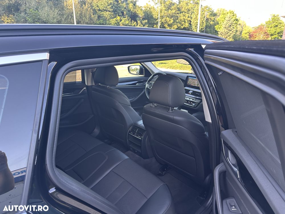 BMW Seria 5 530i xDrive Touring Aut. Sport Line - 21