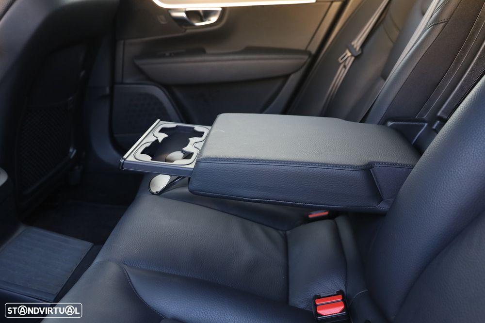 Volvo V90 2.0 T6 PHEV Plus Dark AWD - 12