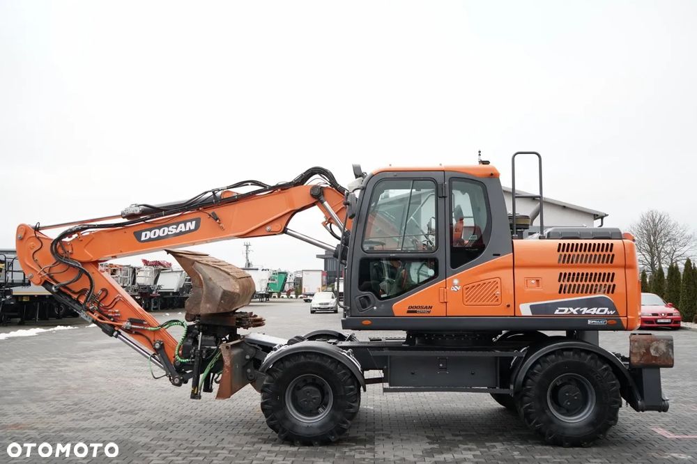 Doosan DX 140W / KOPARKA KOŁOWA / ROTOTIL / JOYSTICK / POWERTILT OBROTNICA / 2019 ROK / - 11