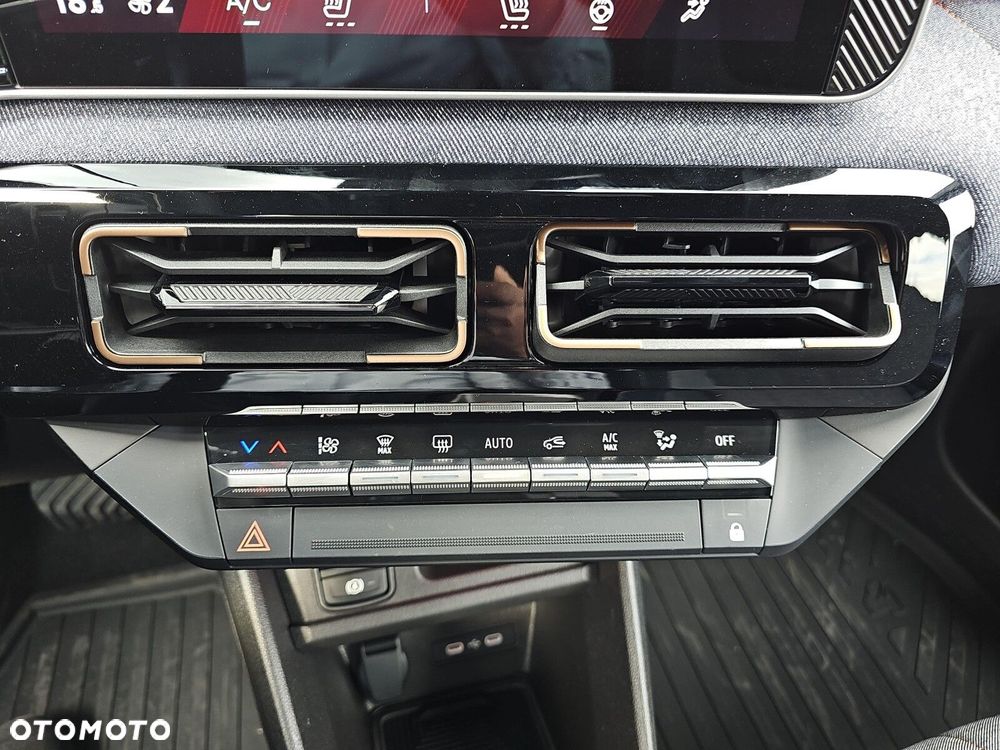 Renault 4 E-Tech 52kWh Comfort Range Techno - 25