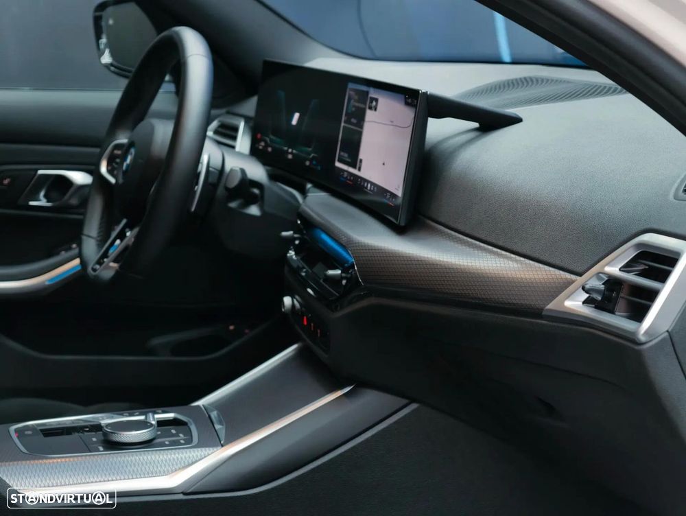 BMW 330 e Pack Desportivo M Pro Auto - 48