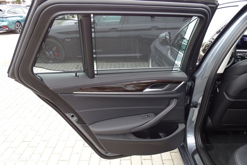 BMW Seria 5 530e xDrive Luxury Line sport - 28
