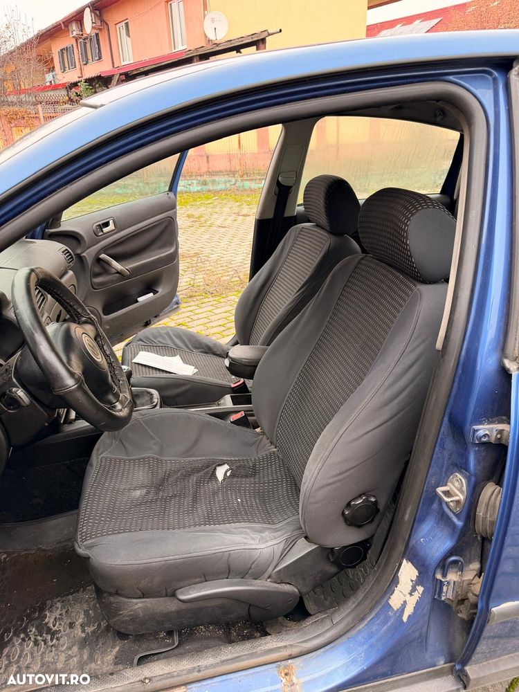 Volkswagen Passat 1.8 Comfortline - 4