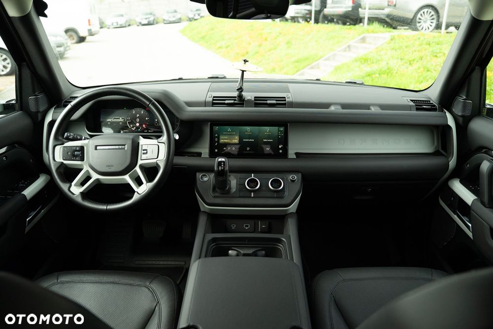 Land Rover Defender - 41