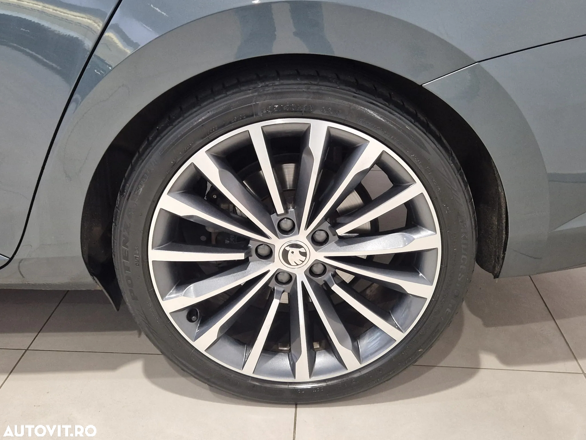 Skoda Superb 2.0 TDI DSG Laurin & Klement - 10