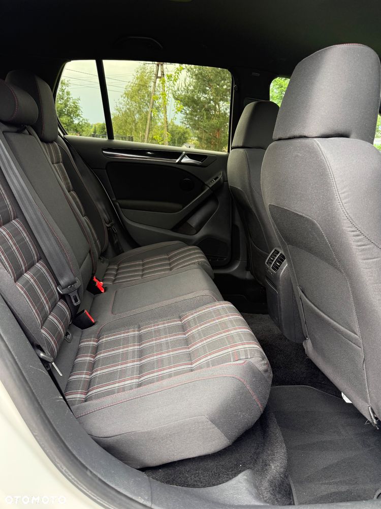 Volkswagen Golf - 18