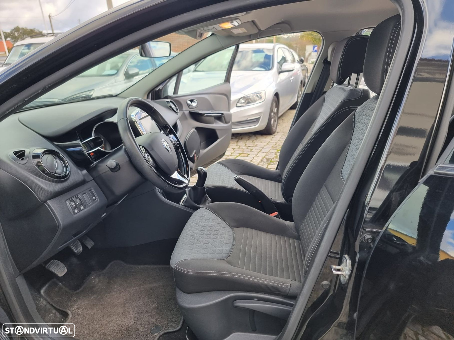 Renault Clio 1.5 dCi Dynamique S - 9