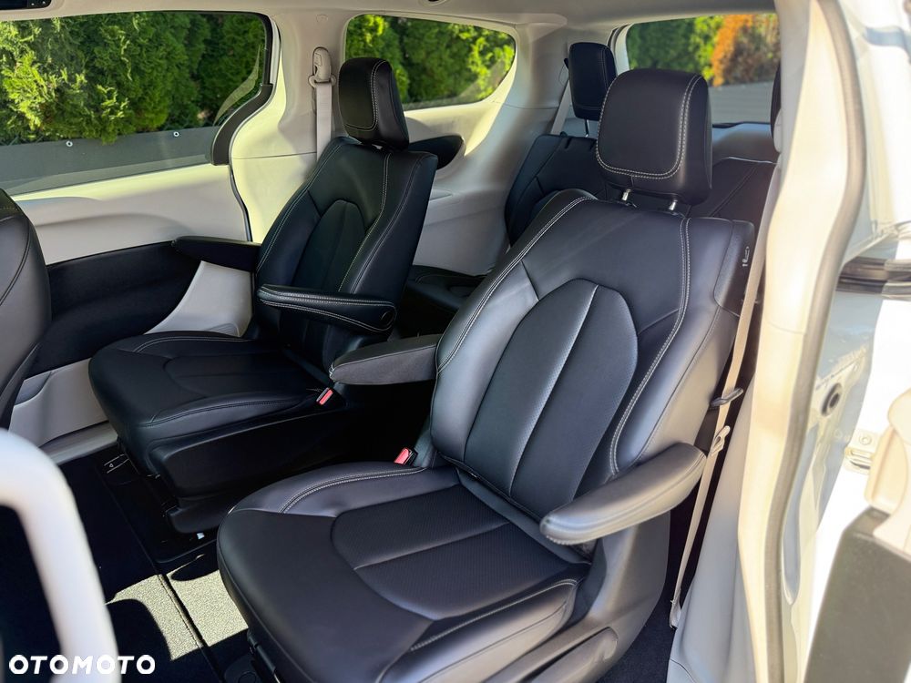 Chrysler Pacifica - 22