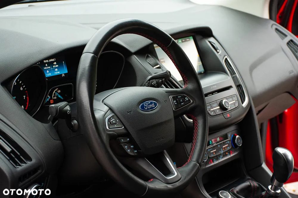 Ford Focus SW 1.5 EcoBoost S&S ST-LINE - 23